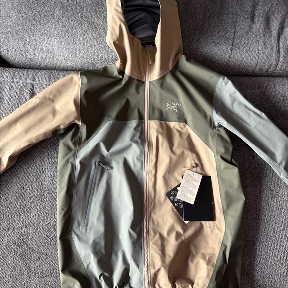 NWT - Arc'teryx Women's Beta Jacket - Canvas / Forage / Tatsu - Medium - Picture 2 of 9